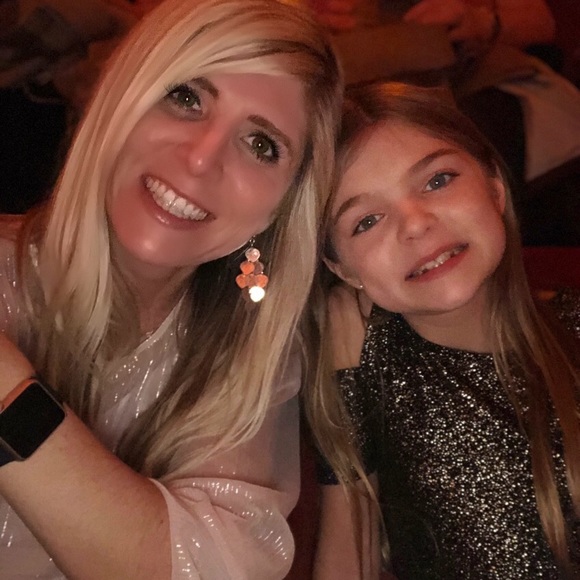 Meet your Posher, Amanda - Picture 3 of 3